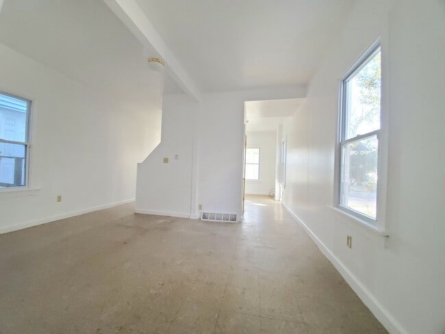 Building Photo - Adorable 3 bed 1 bath home For Rent in Bridgeton - $1575