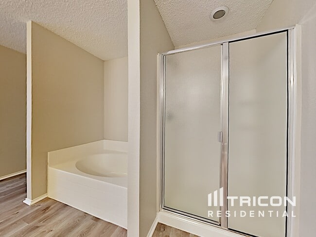 Building Photo - 208 Vivian Dr