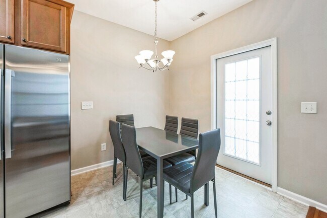Building Photo - Spacious 3BR Townhome in Apex