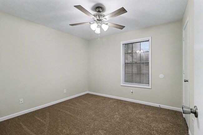 Building Photo - Renovated 3 Bedroom 2 Bath Home