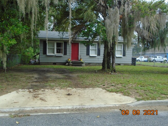 Primary Photo - 2716 Carmel Ave