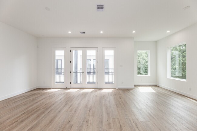 Building Photo - 905 Quitman St