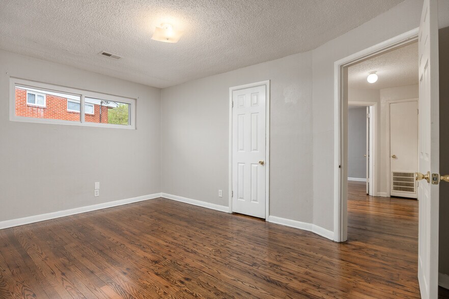 Building Photo - 303 Wygoda Cir