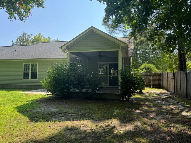 Building Photo - 105 Farina Dr