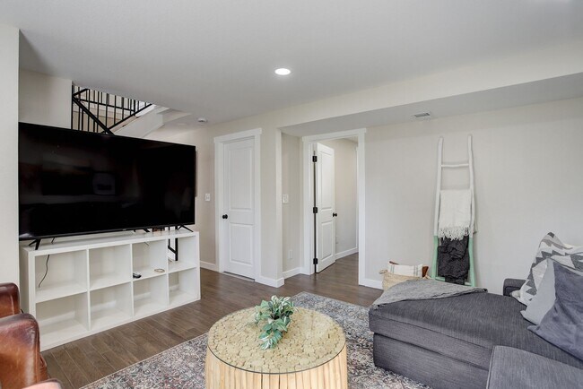 Building Photo - Enjoy Life in the Heart of Arvada!!!