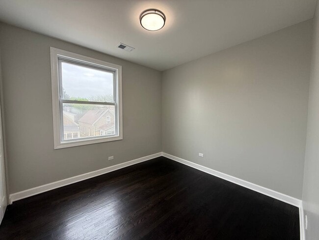 Building Photo - 3247 W Thomas St