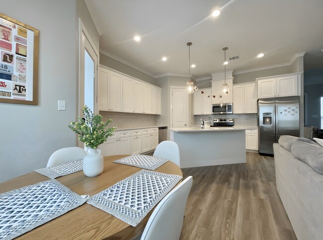 Building Photo - 201 Fairway Dr