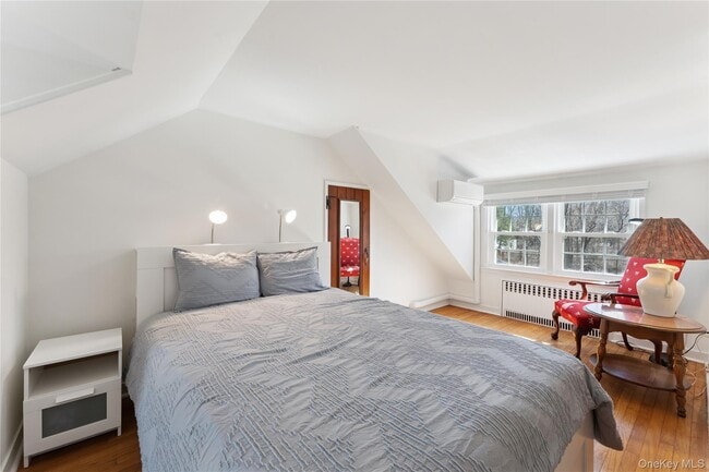 Building Photo - 165 Montauk Hwy