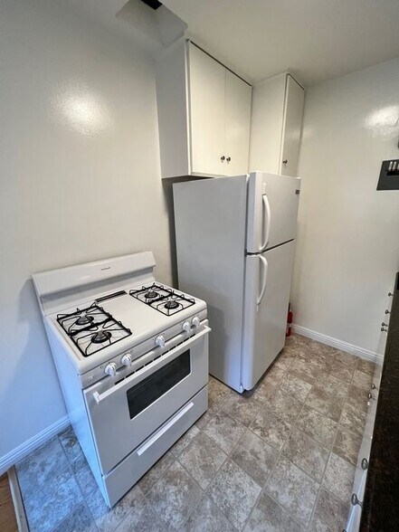 Primary Photo - 1263 Hayworth Ave