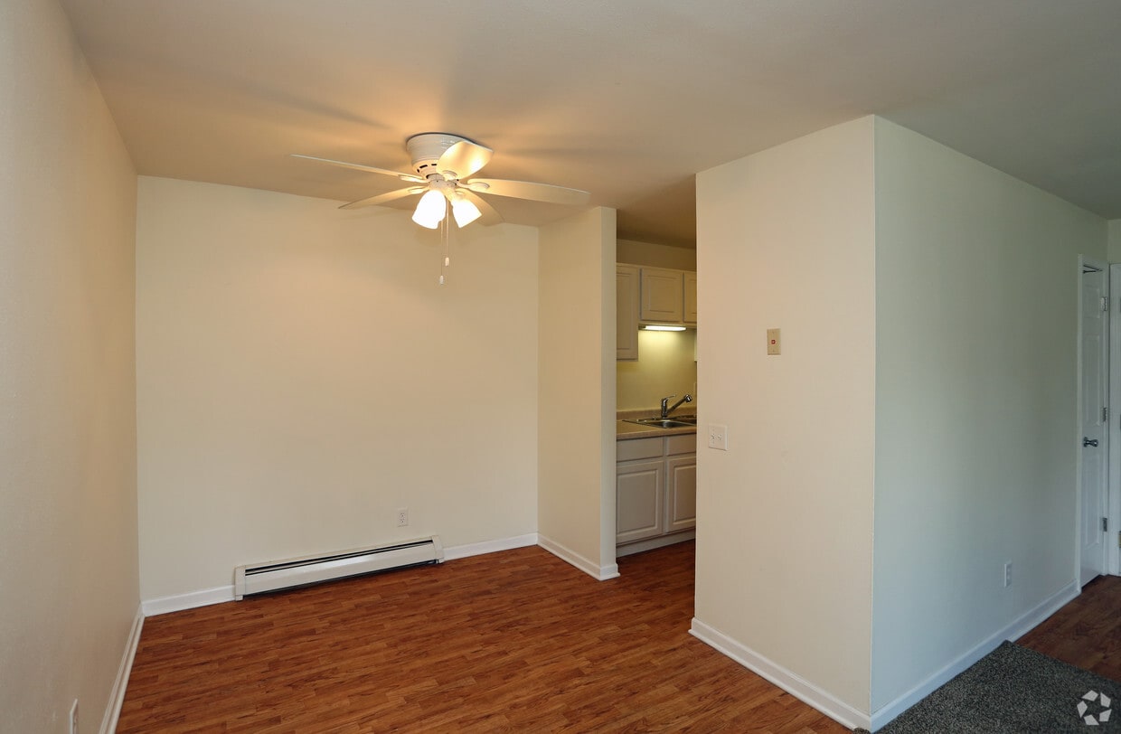 Village Green East Apartments Janesville