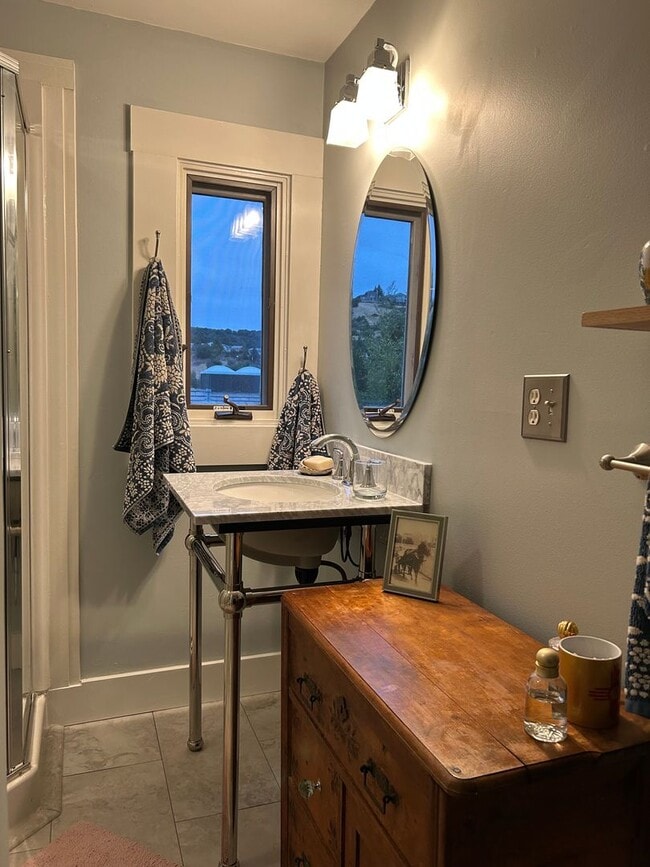 Building Photo - Welcome to this stunning 3 Bedroom 2 Bath ...