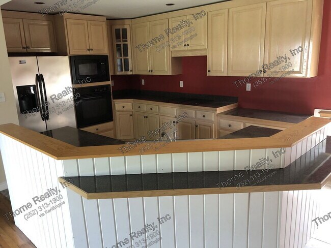 Building Photo - 1711 Woodlawn Dr
