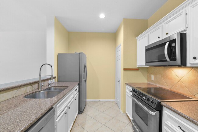 Building Photo - 2711 Polk St