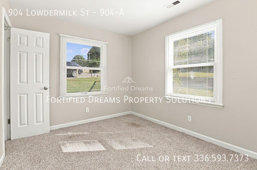 Building Photo - 904 Lowdermilk St