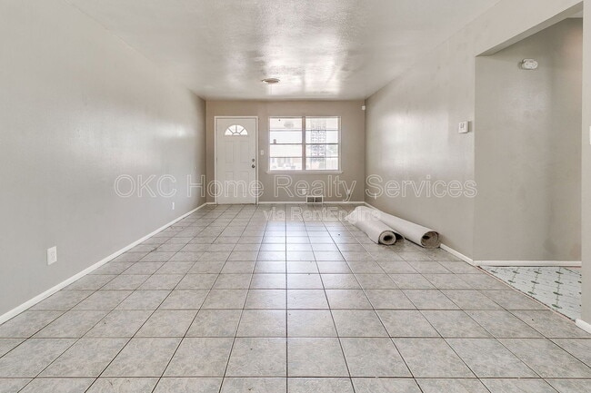 Building Photo - 8712 NE 25th St