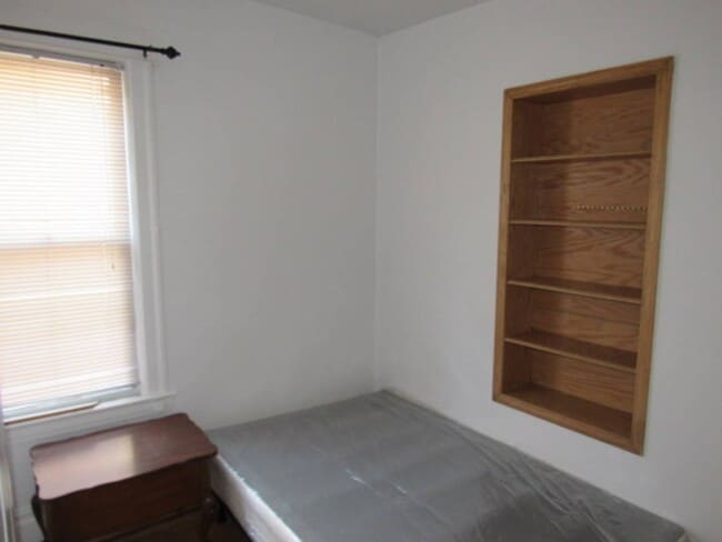 Building Photo - 2615 Sedgwick Ave