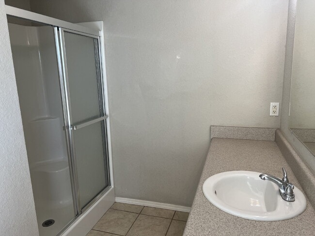 Building Photo - "Charming 3-Bedroom Home with 2 Full Baths in Fort Smith – Perfect Blend of Space and Comfort!"