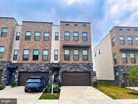 Building Photo - 470 Tiller St