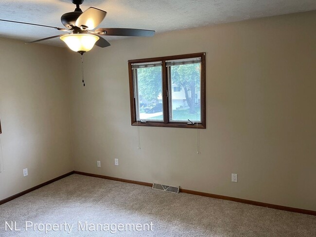 Building Photo - 3 br, 2.5 bath House - 2267 South 133 Ave
