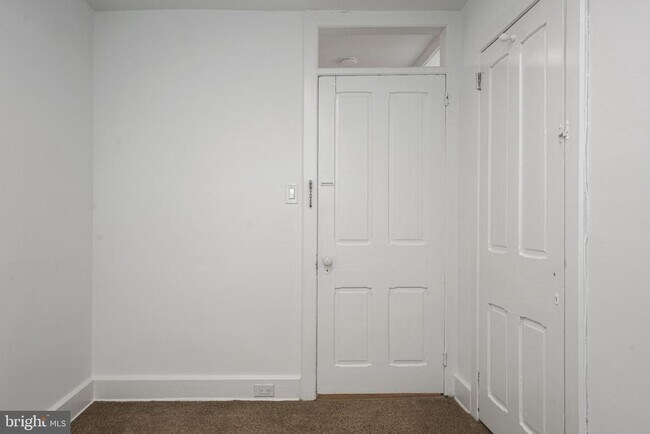 Building Photo - 305 S Main St