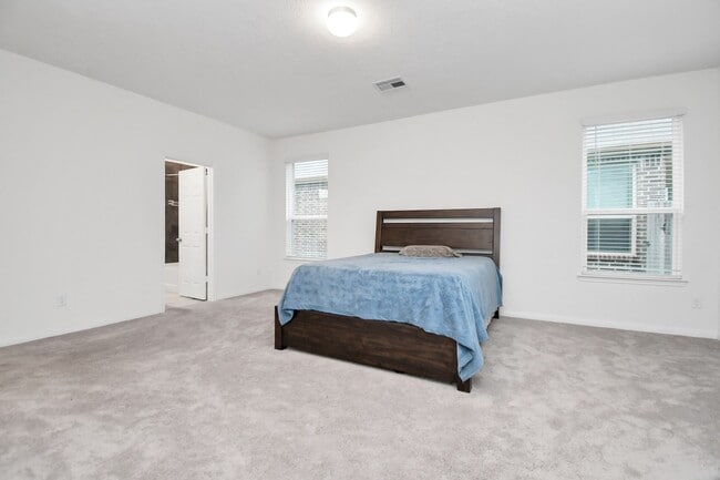 Building Photo - 2030 Domeniko Dr