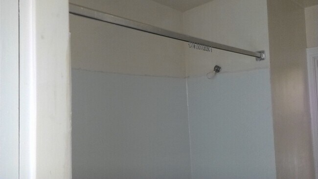 Building Photo - DAYTON, OH - SINGLE HOME - 2 BED, 1 BATH - $825