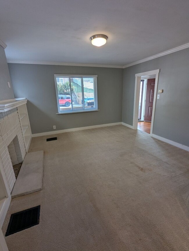 Building Photo - 4 Bedroom, 2 Bathroom Single Family Home (Mt. Washington)