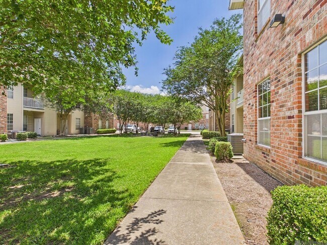 Building Photo - 4441 Burbank Dr