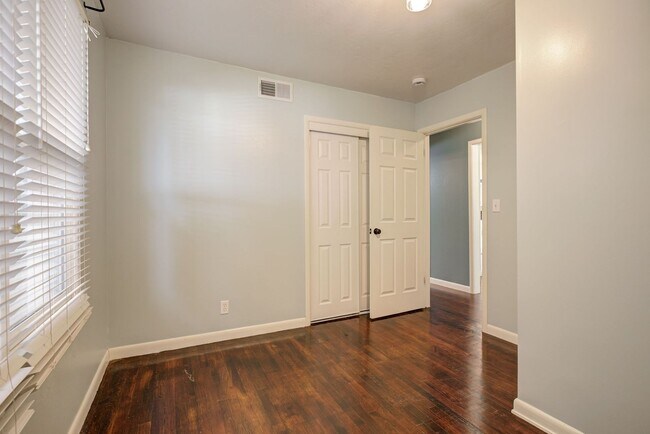 Building Photo - 2924 NW 67th St