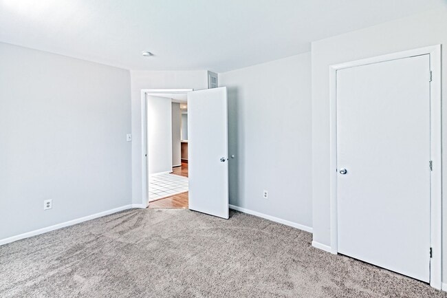 Building Photo - 33 Foxtail Ct
