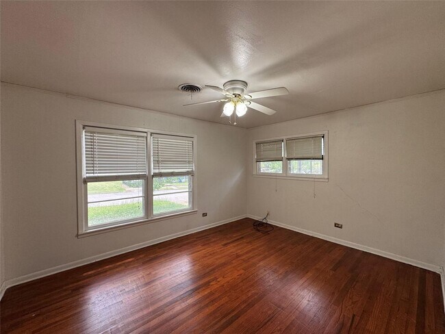 Building Photo - House for Lease in Denison