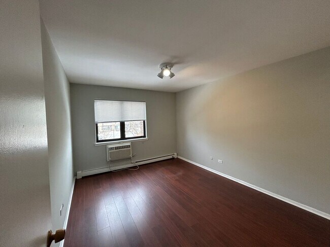 Building Photo - 696 Elm Pl