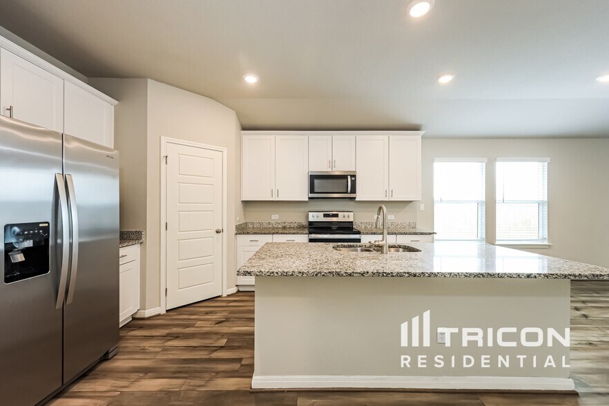 Building Photo - 5814 Nyla Wy