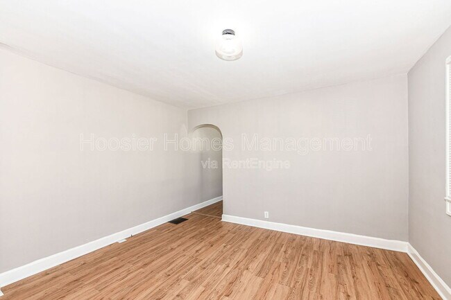 Building Photo - 802 N Denny St