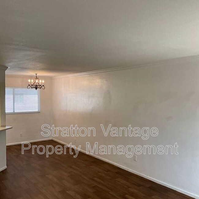 Building Photo - 810 E Colter St