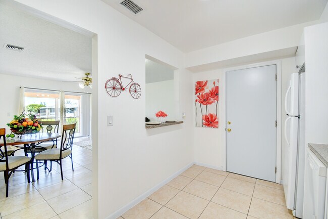 Building Photo - 420 NE 17th Ave