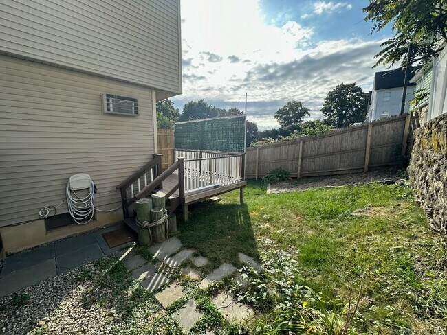 Building Photo - 26 Couch St