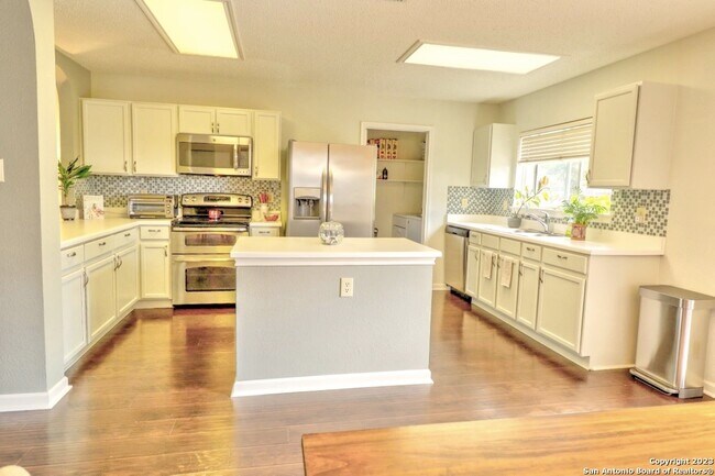 Building Photo - 7138 Valewood View