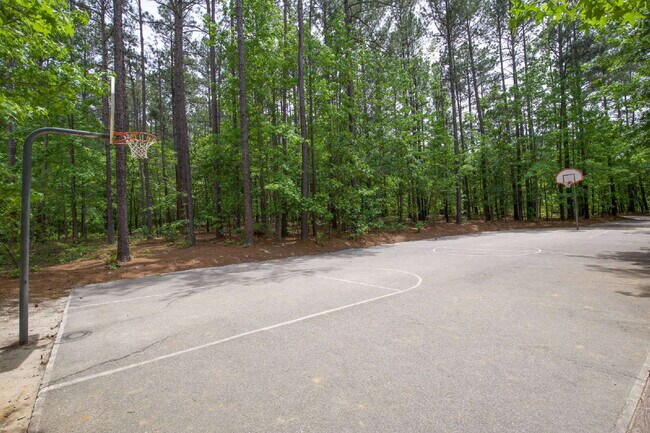 Building Photo - "Spacious 4-Bedroom Gem with 2.5 Baths at ...