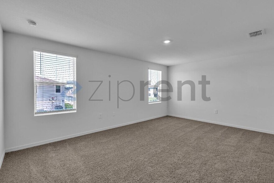 Building Photo - Unit