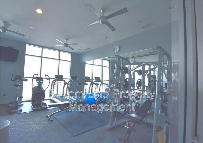 Building Photo - 333 W Trade St