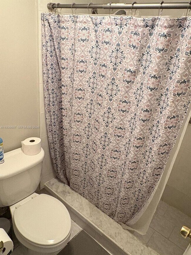 Building Photo - 401 Golden Isles Dr