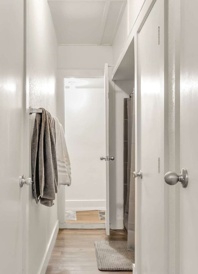 Building Photo - 520 Helena St