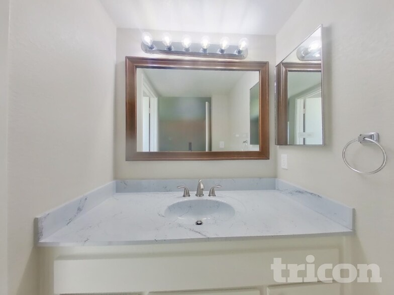 Building Photo - 254 Voyager Dr