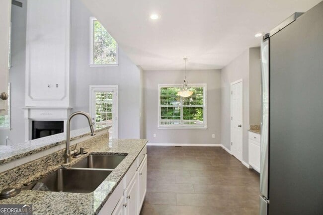 Building Photo - 2011 Chelton Way SE