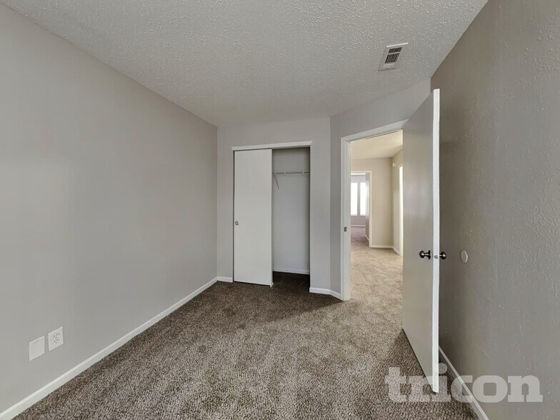 Building Photo - 2934 Ludwig Dr