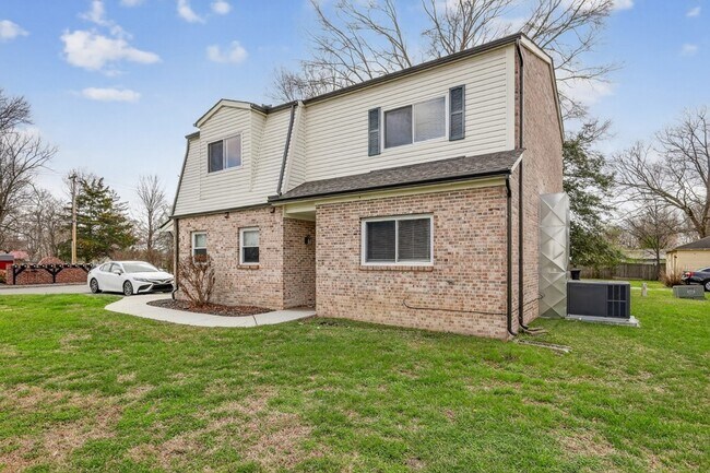 Building Photo - 601 E Grundy St