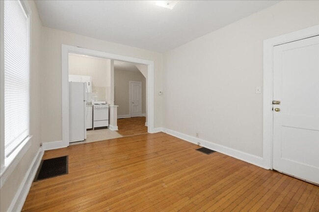 Building Photo - 5334 E Washington St