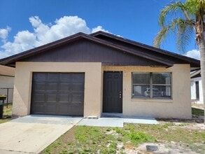 Building Photo - Two-Bedroom Home with Bonus Room in Winter Haven