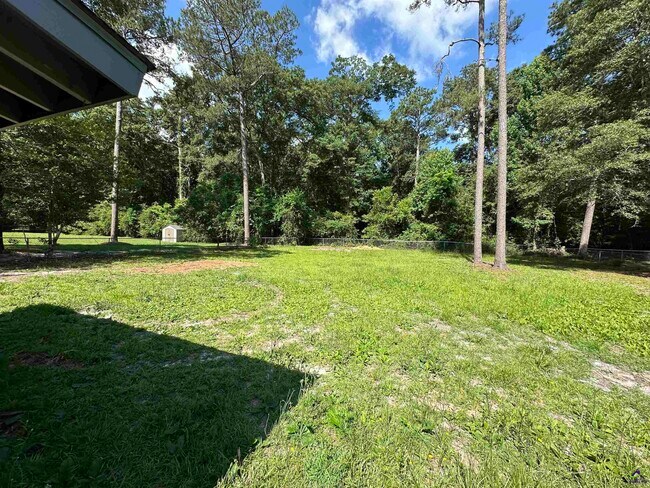 Building Photo - 1021 Greenwood Dr